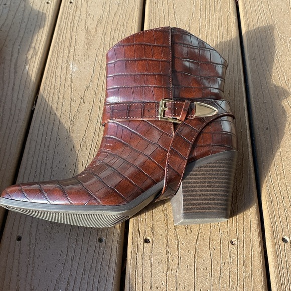 Just Fab Elora buckle under boot detail cowgirl booties faux croc in brown 7.5 - Picture 13 of 16